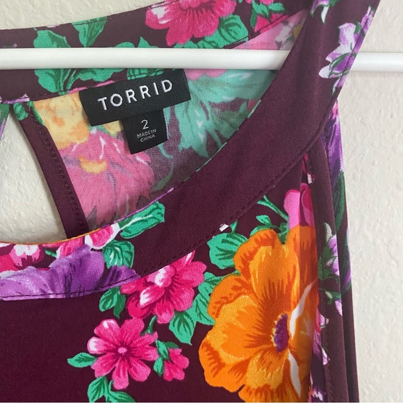 Torrid Dark Purple Floral Sleeveless Keyhole Back Flowy Blouse Size 2 - Picture 3 of 6